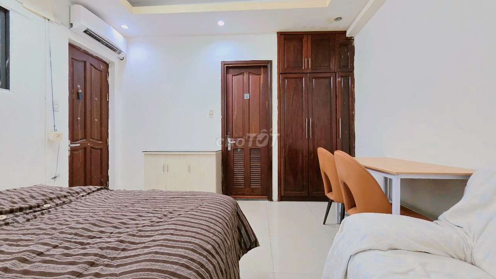 Фото 2: Полностью меблированная комната 28м², первый этаж, рядом с Hàng Xanh !!!