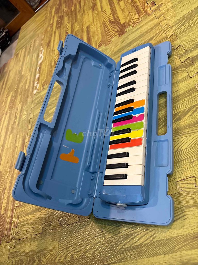 Фото 3: Клавишная гармоника Yamaha P-32D синяя, белая, черная