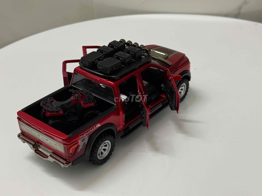 Фото 3: Модель автомобиля Ford Raptor F-150 1:24