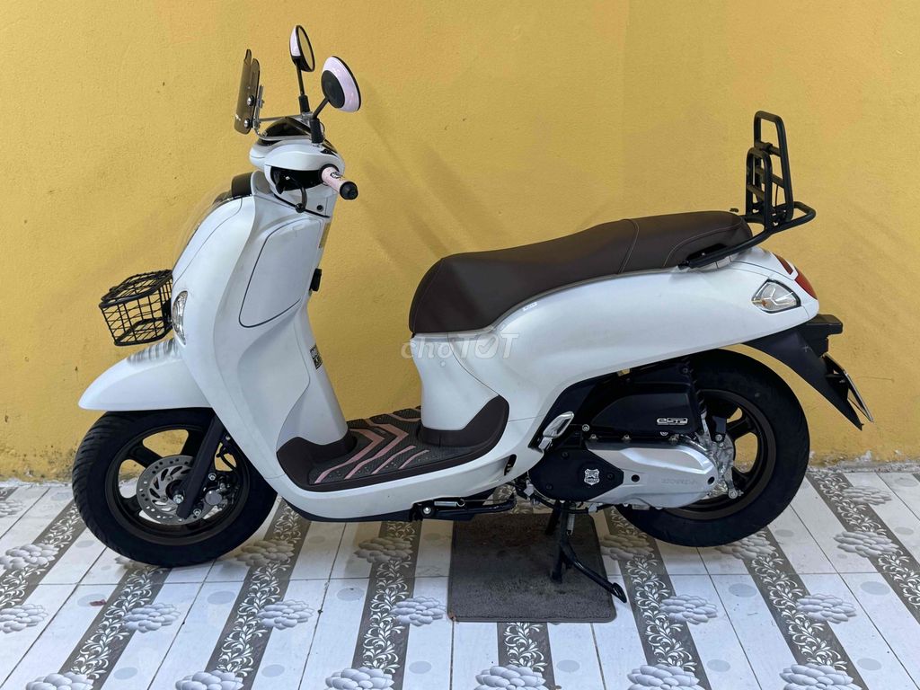 Scoopy 2026 Белый-черный супер новый 43AB-739.54