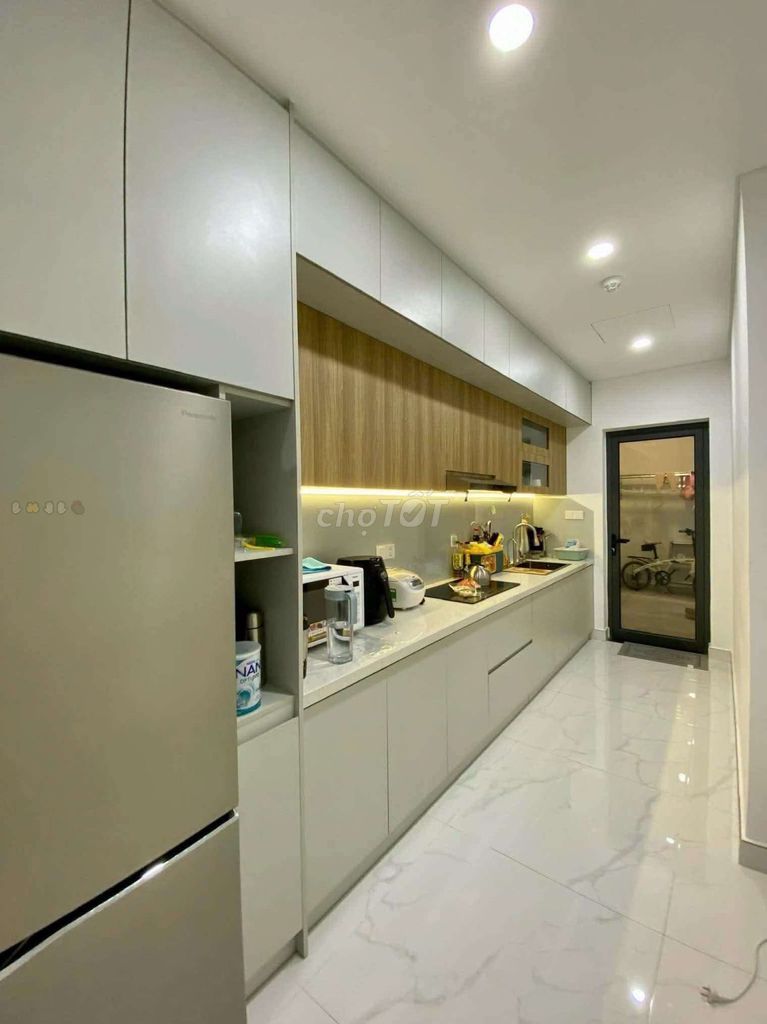 Фото 3: Сдаётся 142 м² Brilliant, зона DIAMOND, полностью красивая мебель