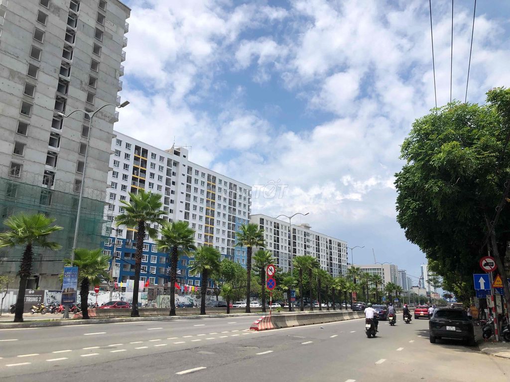 Фото 2: Дом 2 этажа, 120м2, фасад на Нго Куен, рядом с мостом Дракон - мостом Чан Тхи Ли.