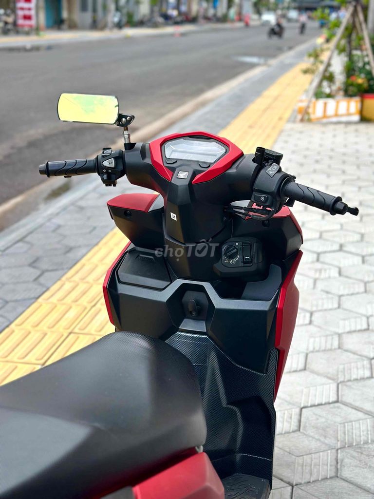 Фото 2: Honda Vario SMK 2024 Красный 7378 км