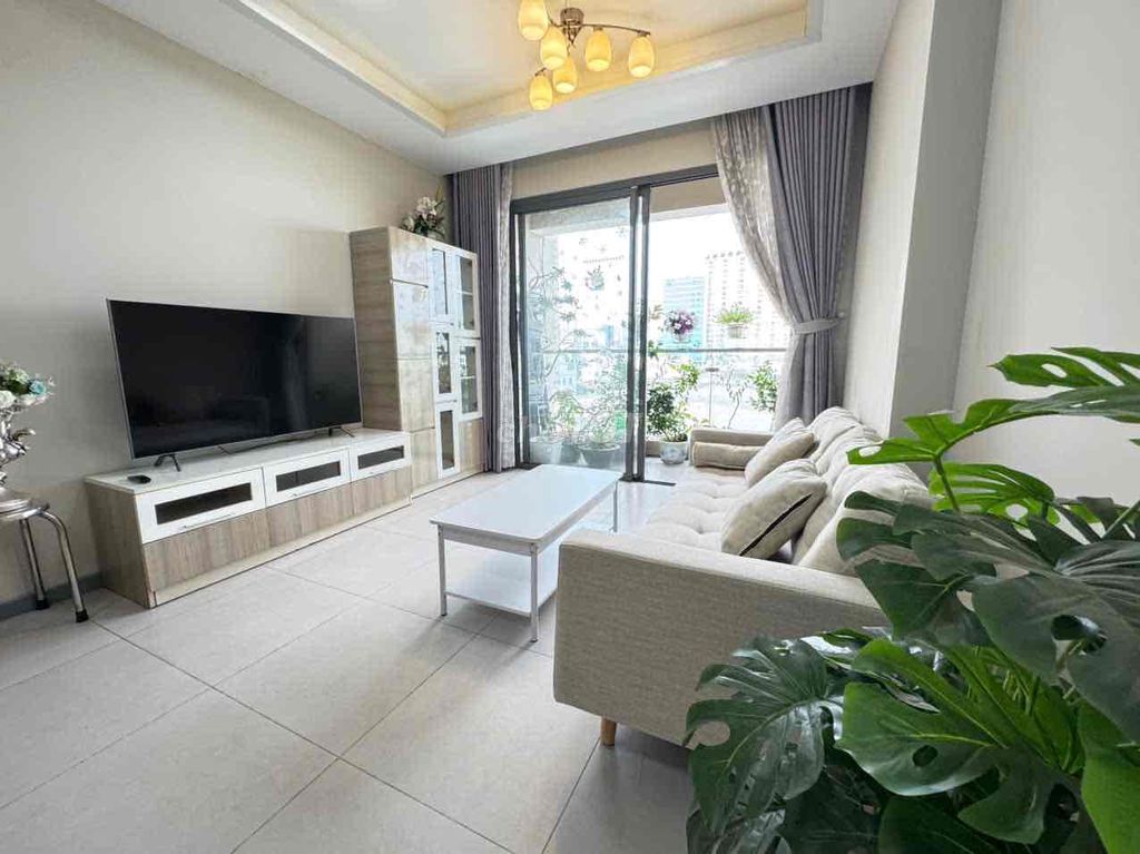 Аренда Goldview, башня B, 2 спальни, 2 санузла, 80 м², 18 млн донгов/месяц, красивая квартира