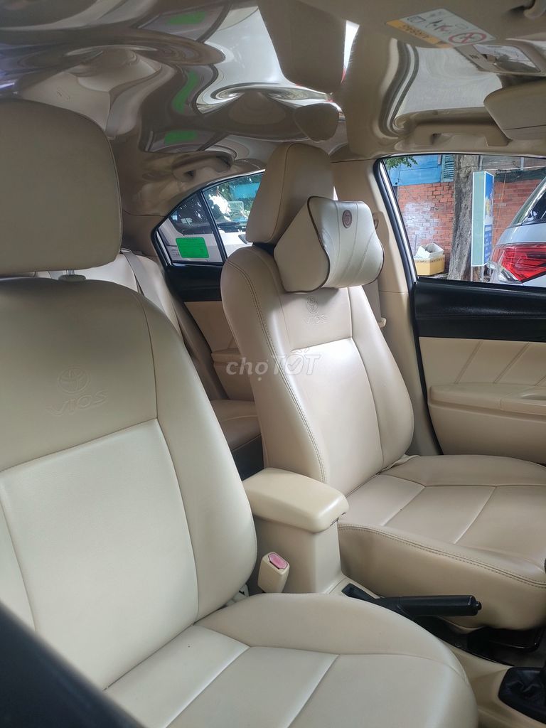 Фото 2: Toyota Vios E 2018 песочный 5 мест