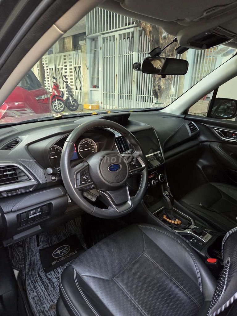 Фото 3: Subaru Forester 2024 серый 33000 км