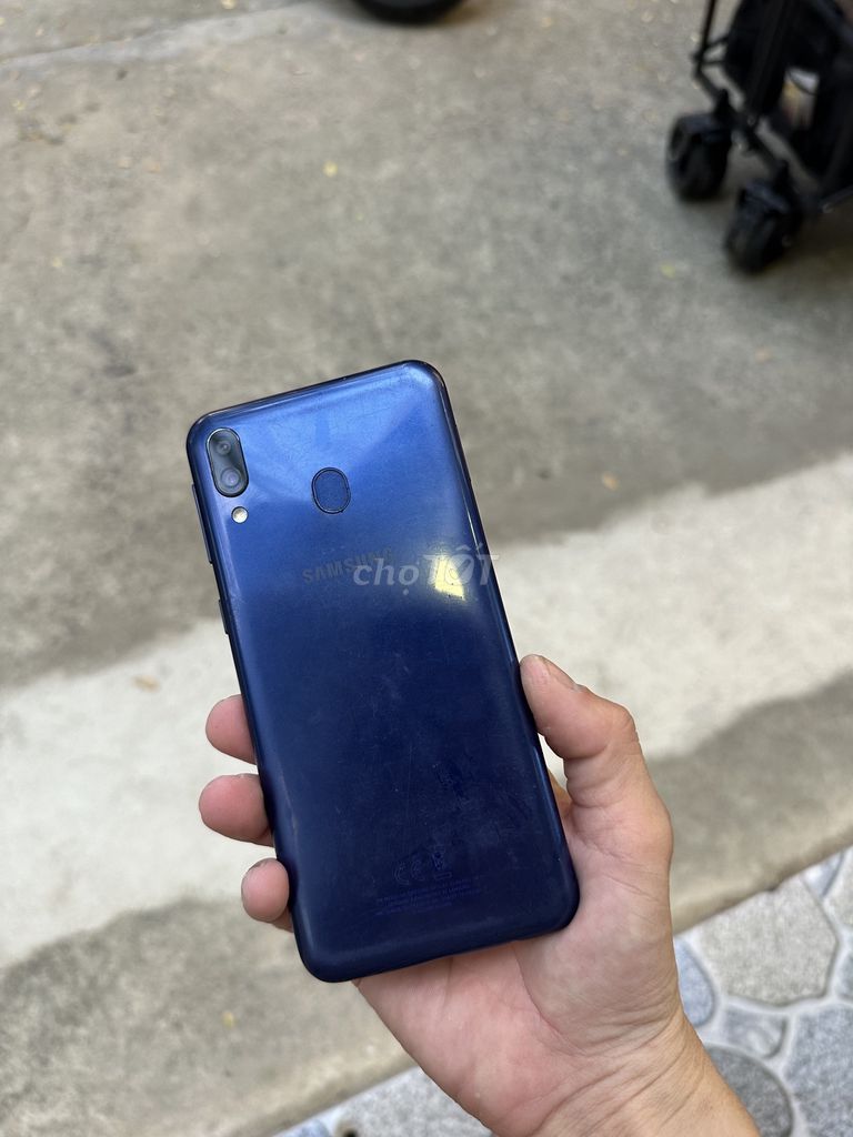 Samsung Galaxy M20 синий