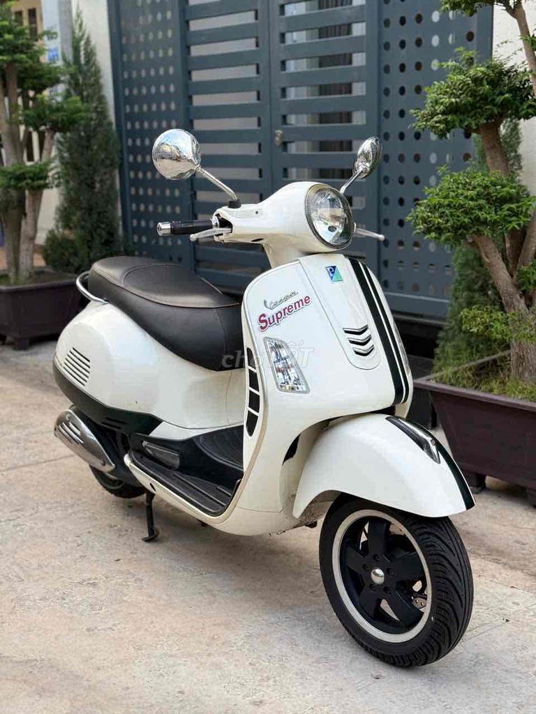 Фото 2: Piaggio Vespa GTS 125 3Vie 2015 Белый Б/у