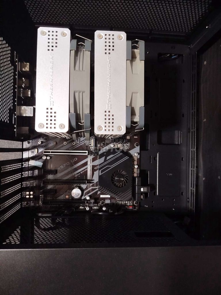 Mainboard Gigabyte X570 UD + CPU AMD Ryzen 7 3700X