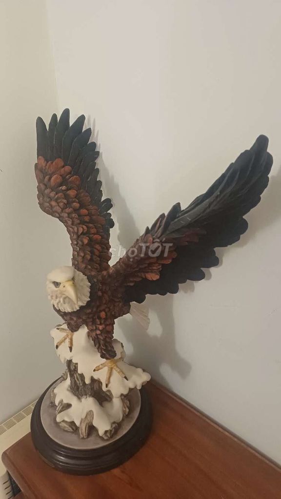 Статуя орла из цельного камня. 30x40 см. Тщательная работа