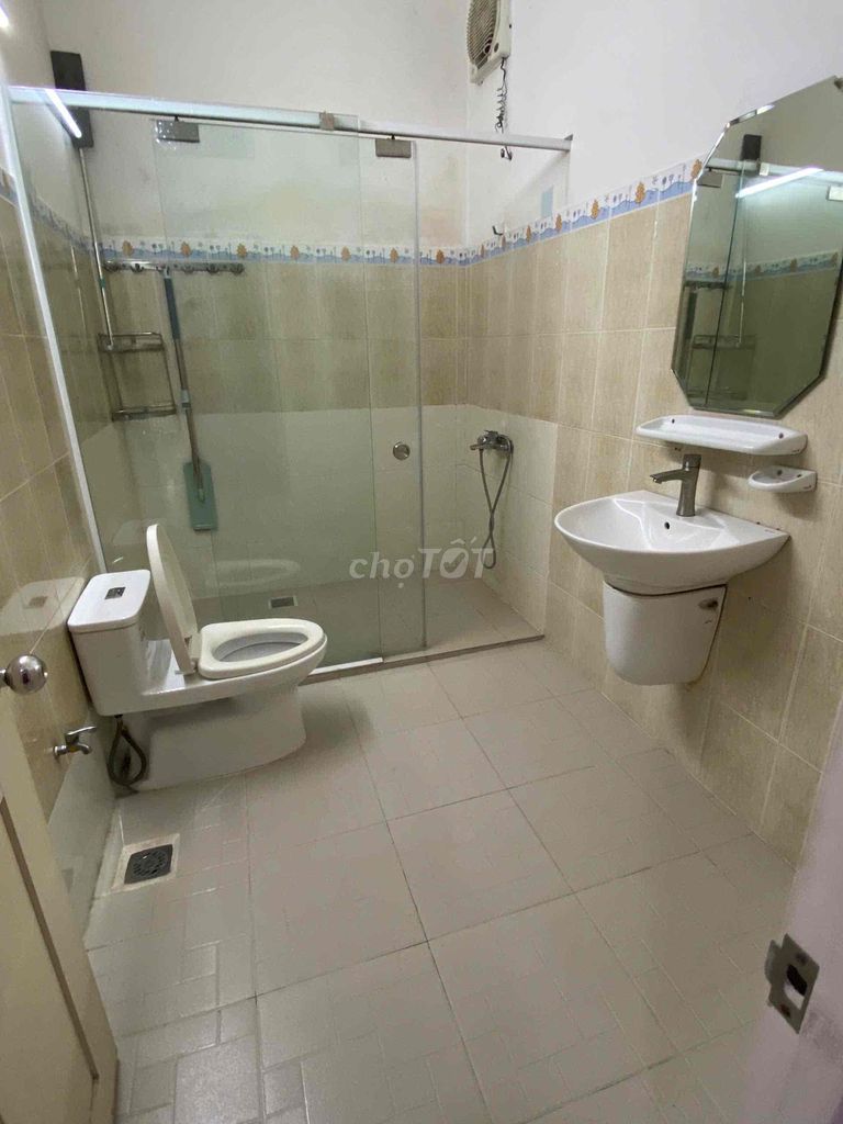 Фото 3: Отдельная комната, район 8, большой балкон, 50 м²