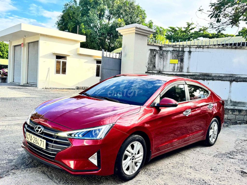 Hyundai Elantra 1.6 AT 2019 Красный 96.300 км