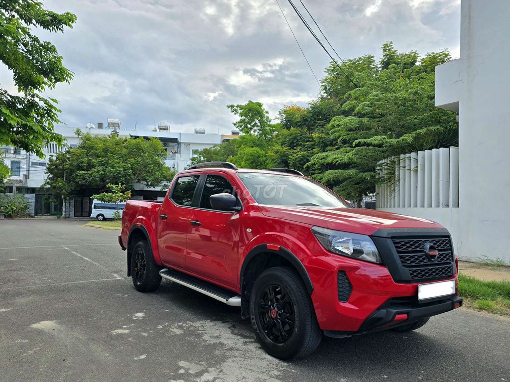 Фото 2: Nissan Navara 2023 Красный 80000 км