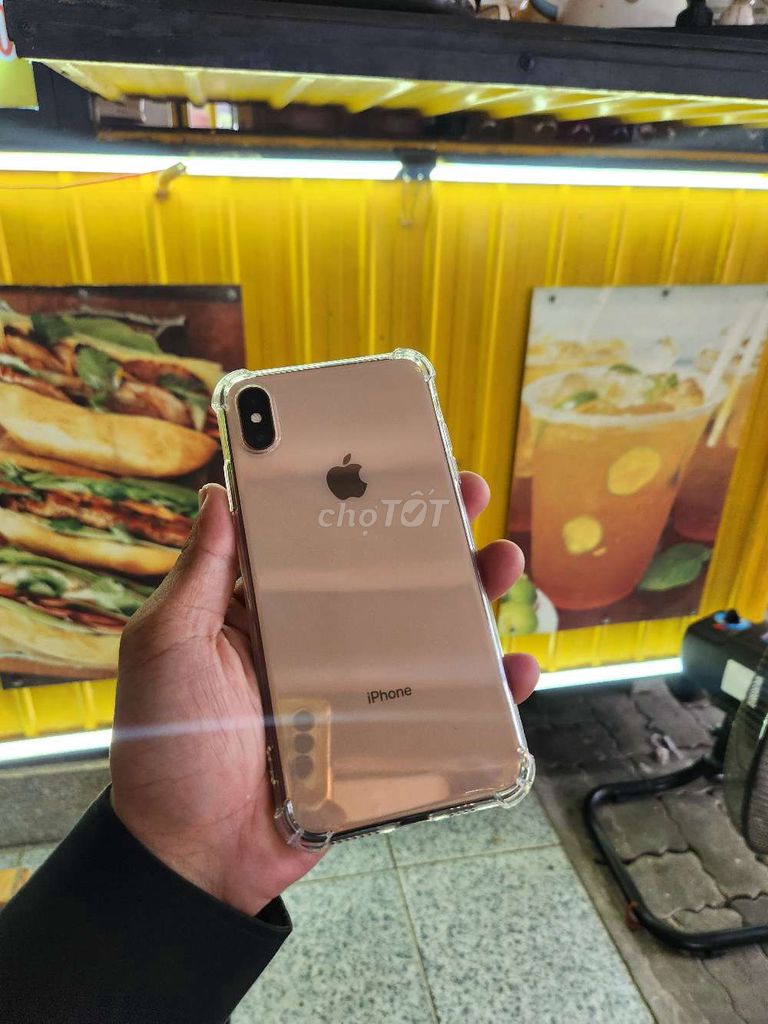 Фото 2: Apple iPhone XS Max золотой