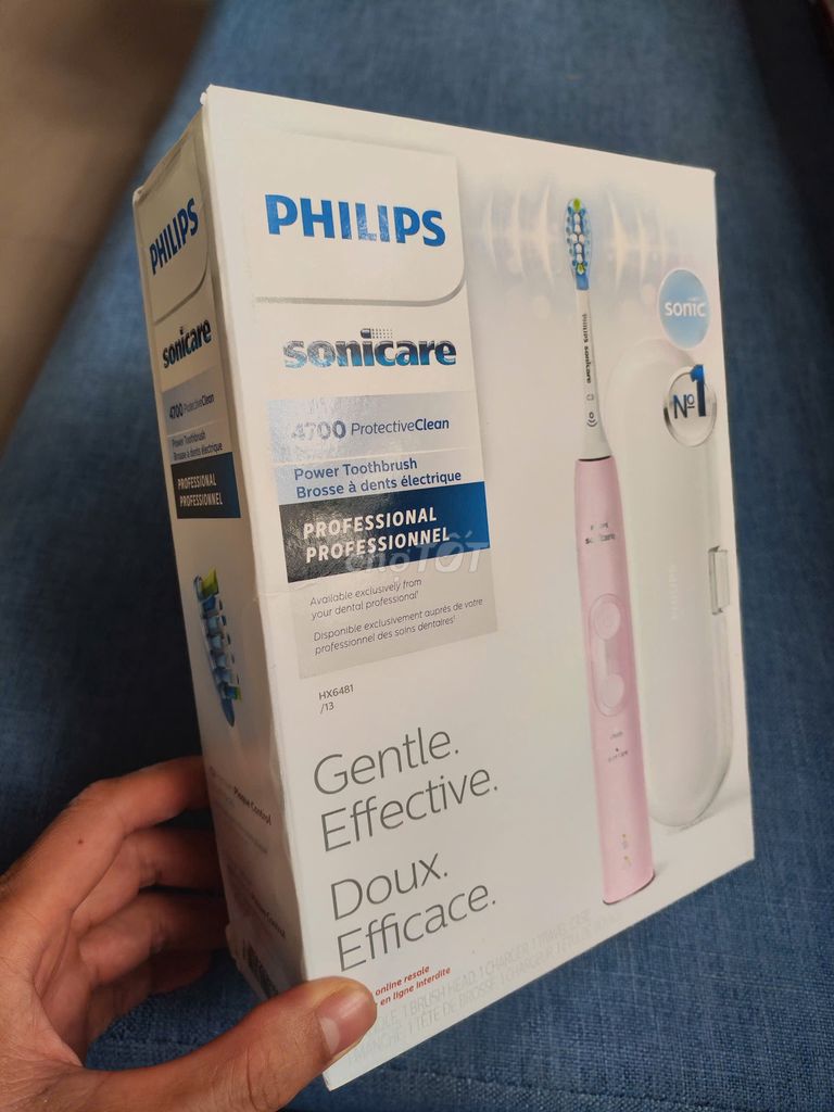 Фото 2: Электрическая зубная щётка Philips Sonicare 4700 розовая