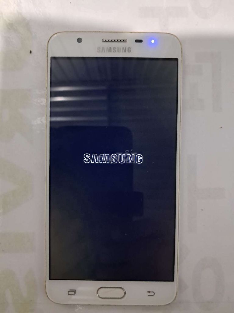 Фото 2: Samsung J7 Белый