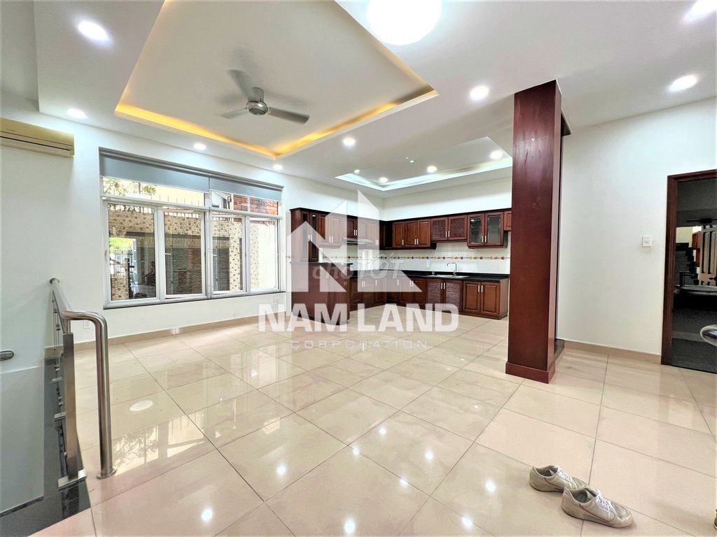 Фото 3: Дом в аренду 360 м², сад, 1 этаж + 1 этаж, 3 спальни, 3 санузла, тихий жилой район, цена 30 млн