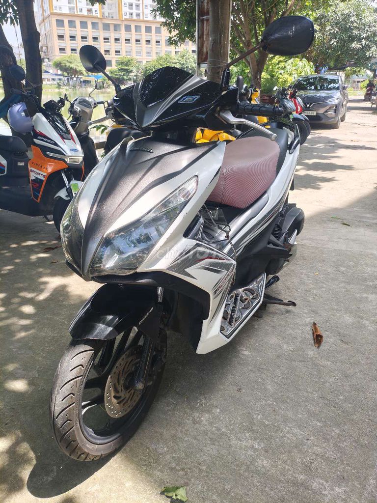 Фото 3: Honda Airblade 2014 Белый