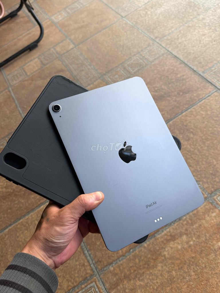 iPad Air 5 M1 64GB Wifi, экран поцарапан