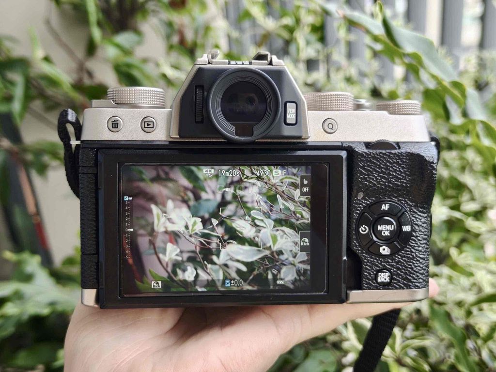 Продаю фотоаппарат Fujifilm X-T100