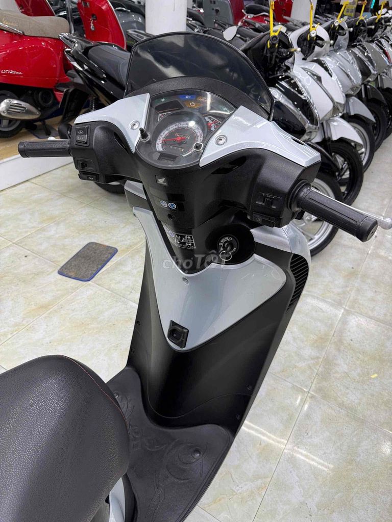 Фото 3: Honda SH150i 2010 серебристо-итальянский