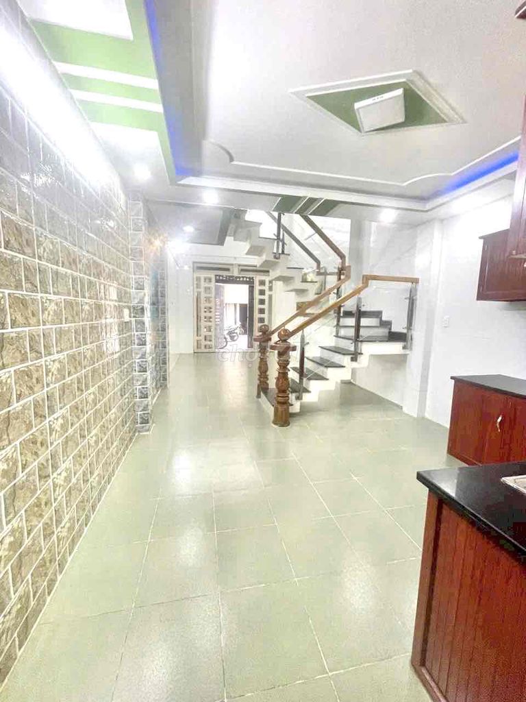 Фото 3: Просторный дом 4*16 м, 1 антресоль, 2 этажа, 5 спален, 5 санузлов, переулок для автомобилей Куанг Чунг
