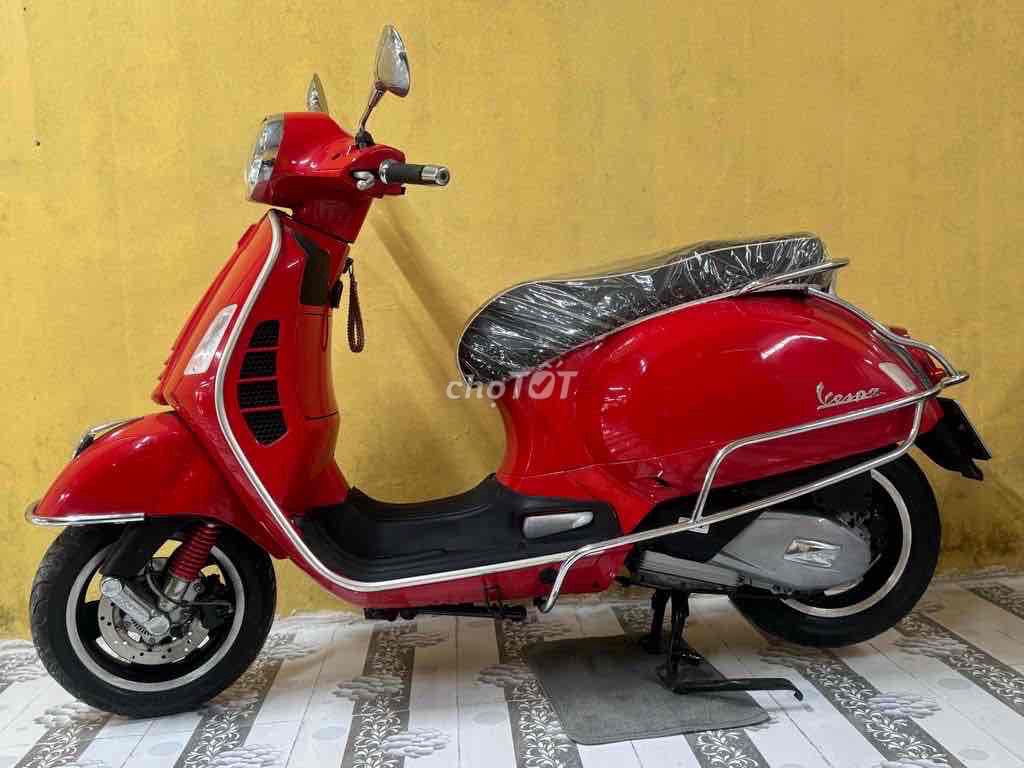 Piaggio Vespa GTS Красная 8 тысяч новая 95% 43C1-902.22