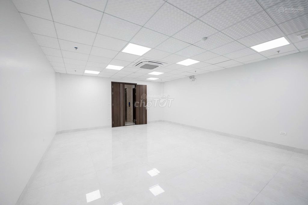 Фото 2: 🎉🎉🎉 Cho thuê nhà mặt tiền Thăng Long, P4, 6x22m, hầm trệt 4 lầu, thang máy.
