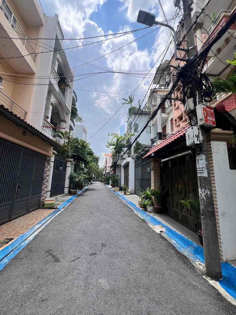 Фото 3: Дом 1/ в переулке для автомобилей, сквозной, Phạm Huy Thông (5x16 м), 2 этажа, терраса, 4 спальни, 20 млн