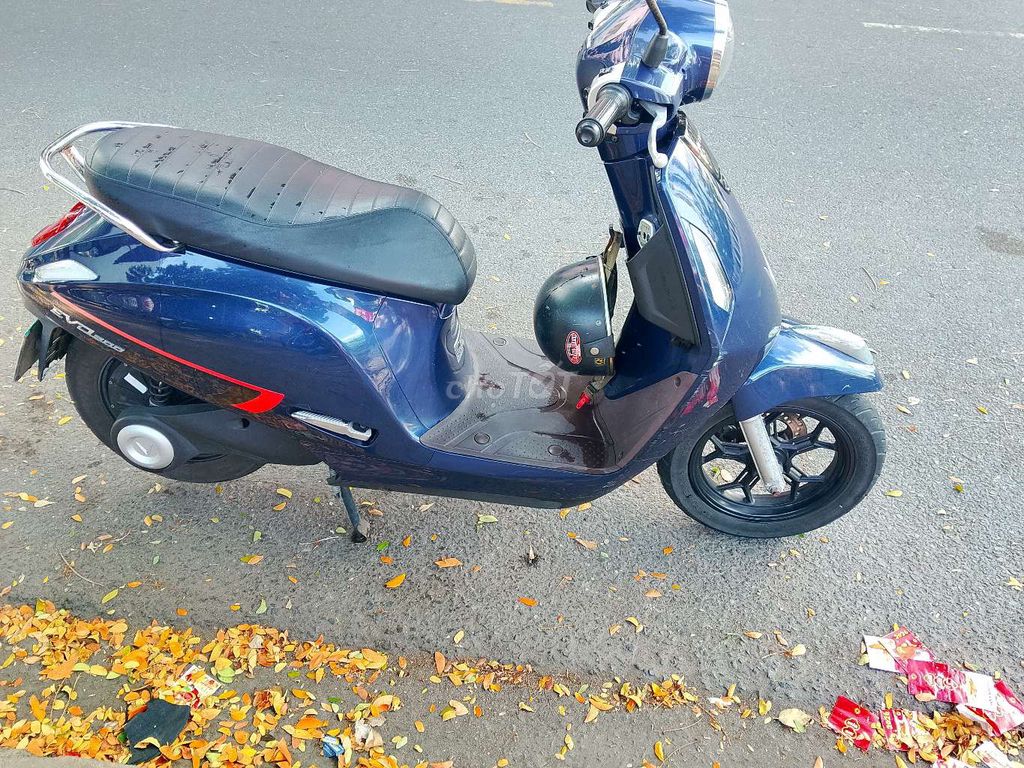 Фото 2: Электромотоцикл VinFast Evo 200 синий 19 000 км