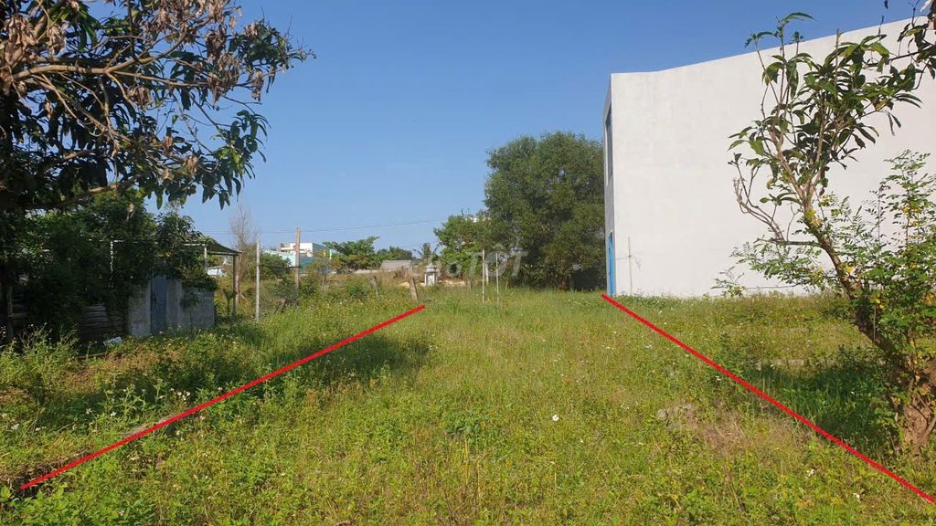 Продажа участка в переулке рядом с Май Данг Чон, площадь 100м2, направление юго-запад, жилой район