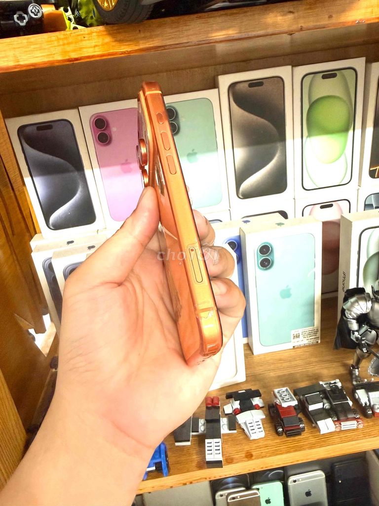 Фото 3: Apple iPhone 17 Pro 256GB золотистый, Вьетнам, 98%