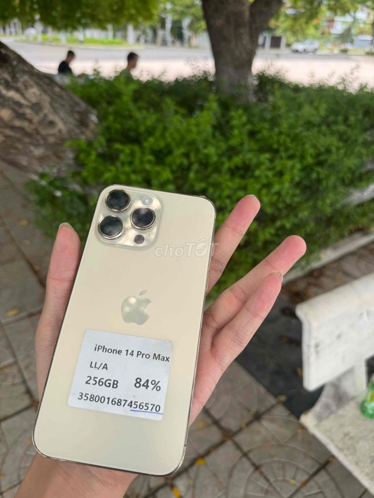Apple iPhone 14 Pro Max 256GB золотой 84%