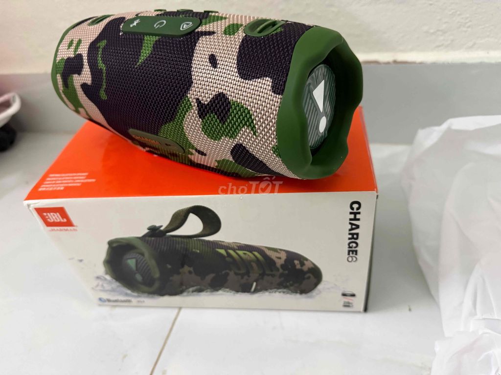 Фото 3: Колонка Bluetooth JBL CHARGE 6 Камуфляж