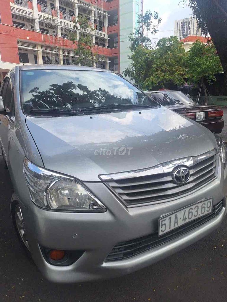 Toyota Innova 2012 механика, серебристый