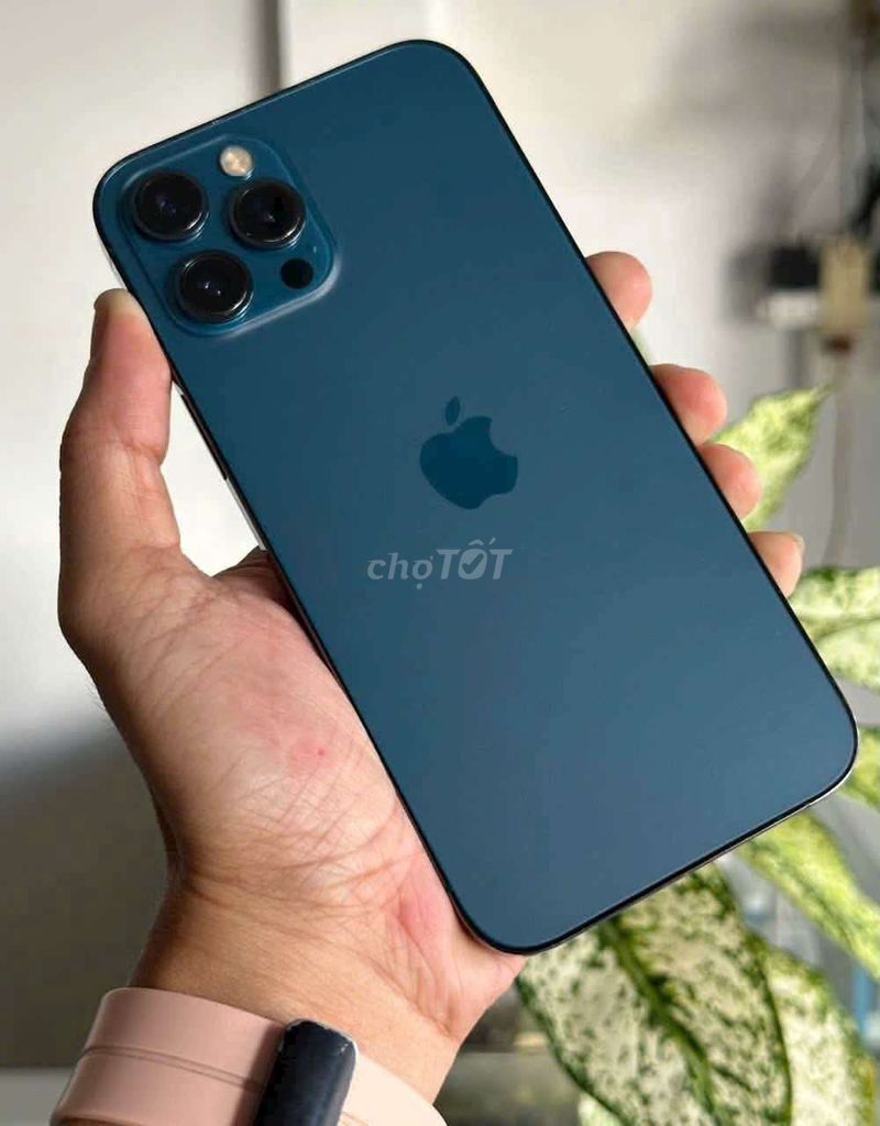 iPhone 12 Pro Max международный, ещё в хорошем состоянии, полный комплект