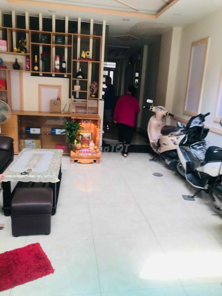 Фото 3: Дом в переулке для автомобилей 4,2 м x 13 м, 3 этажа, терраса, 6 спален, улица Чан Бинь Чонг