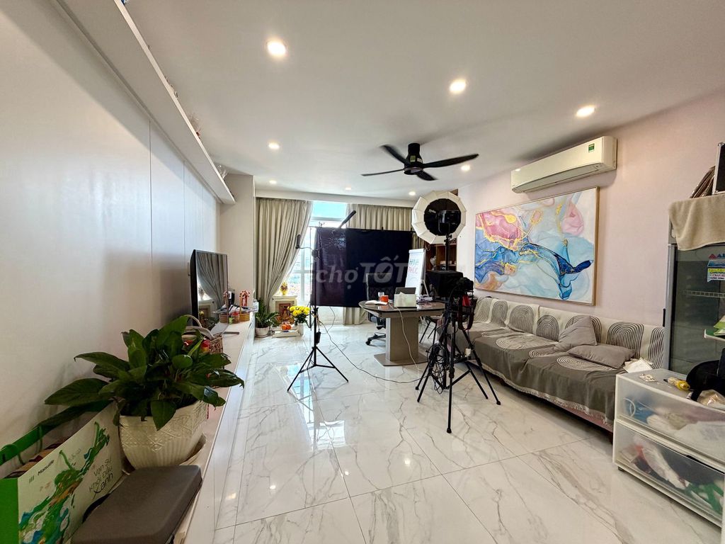 Фото 2: [Пентхаус] Him Lam Riverside, р-н 7 | 203,8 м² | Красная книга. Вид на виллы