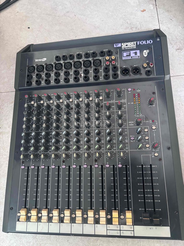 Микшерный пульт Soundcraft Spirit Folio F1, Англия