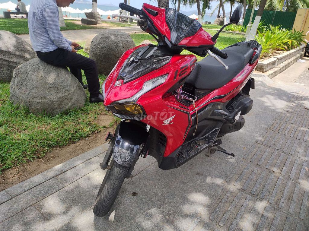Фото 2: Honda Airblade 2020 Красный 27000км