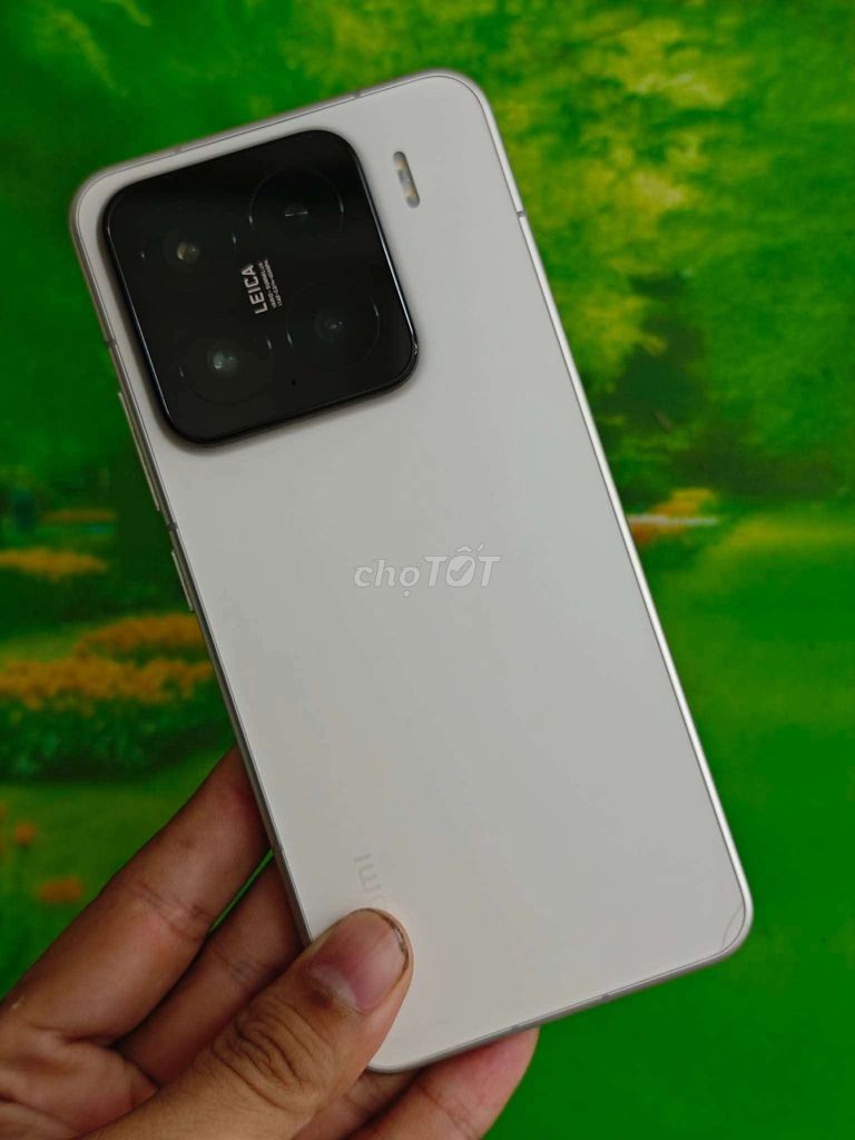Xiaomi Mi 15 с небольшой трещиной на задней панели в углу, хочу обменяться