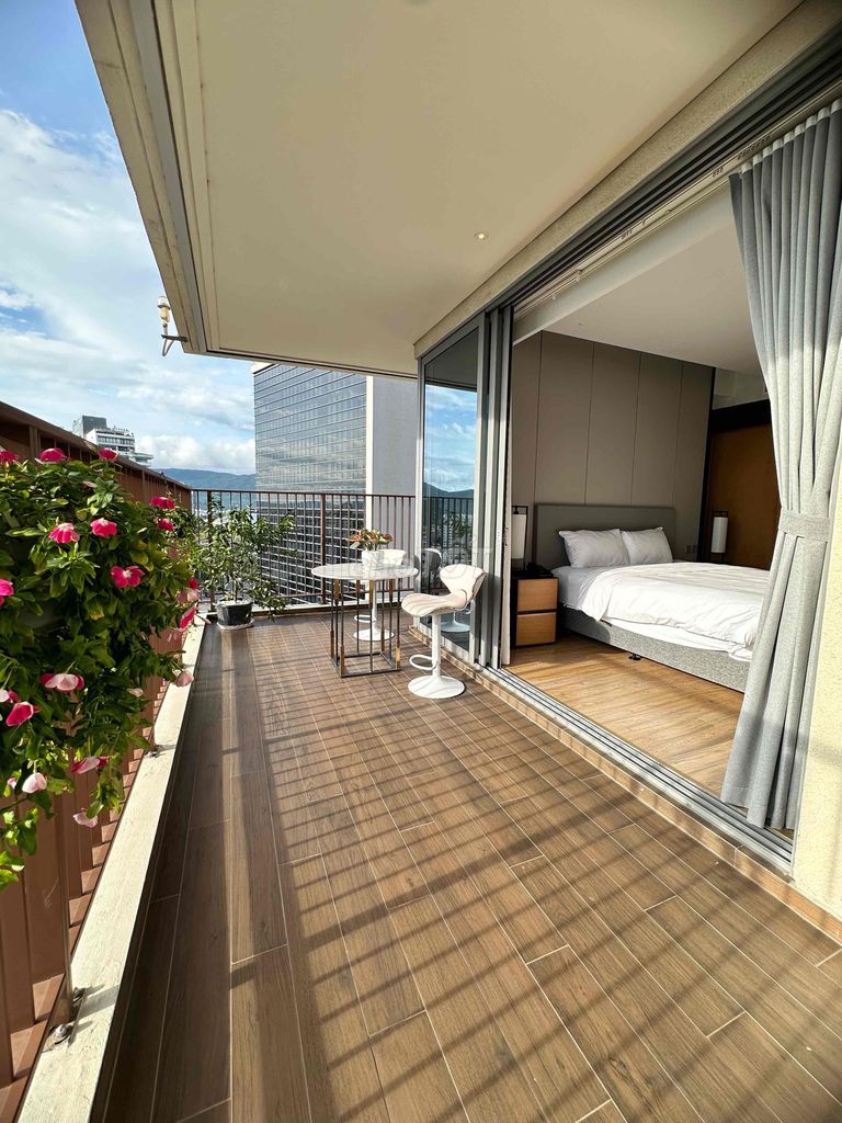 Luxury 1-bedroom apartment (94m²) with views of My Khe Beach