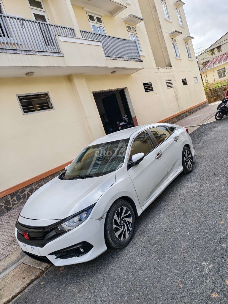 Фото 2: Honda Civic 2018 Gen 10 E Trắng
