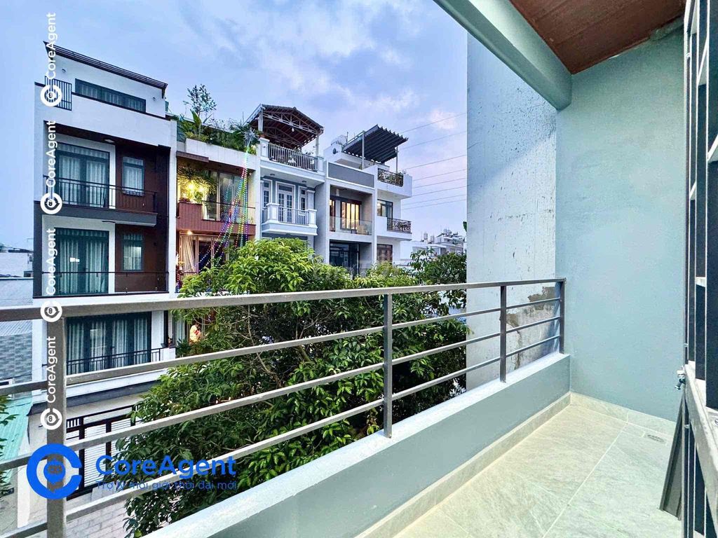 Фото 3: Комната 2 спальни, фасад Thống Nhất, Tân Phú, полностью меблирована, балкон светлый