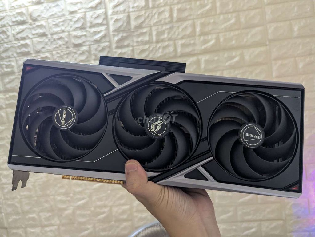Фото 2: Видеокарта iGame 5070 Vulcan 12GB GDDR7