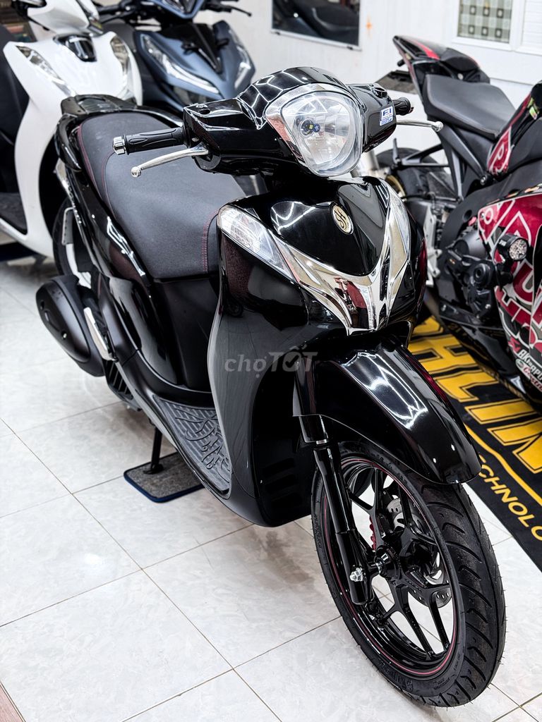 Фото 3: Honda SH Mode черный оригинал