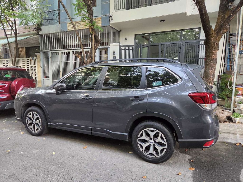 Фото 2: Subaru Forester 2024 серый 33000 км