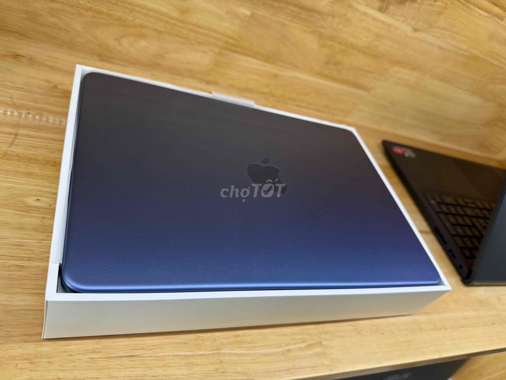 Фото 2: Apple Macbook Neo 13 inch 8GB/256GB Новый полный комплект