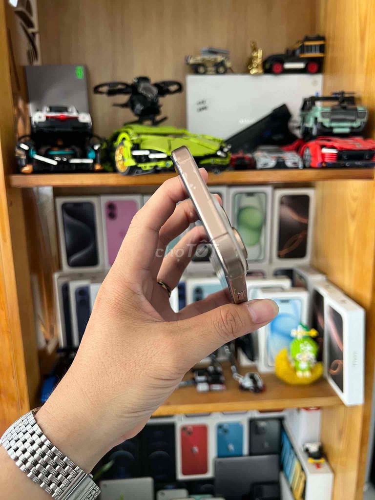 Фото 2: Apple iPhone 16 Pro 256GB золотой 98%