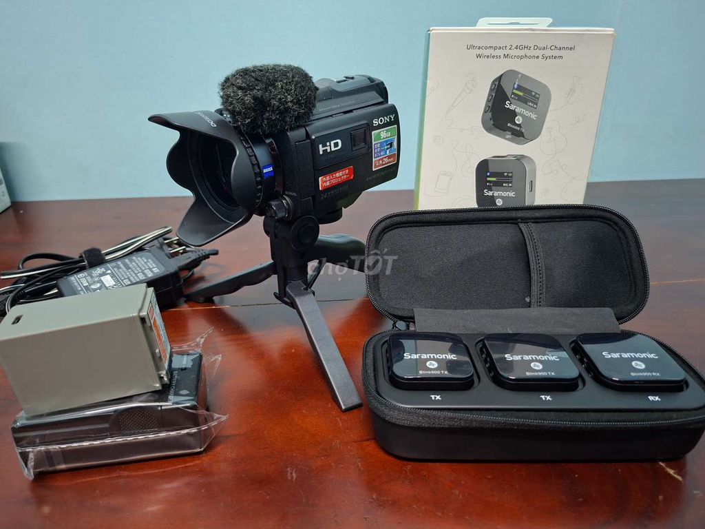 Фото 3: Видеокамера Sony HDR PJ790V с микрофоном Blink900 B2